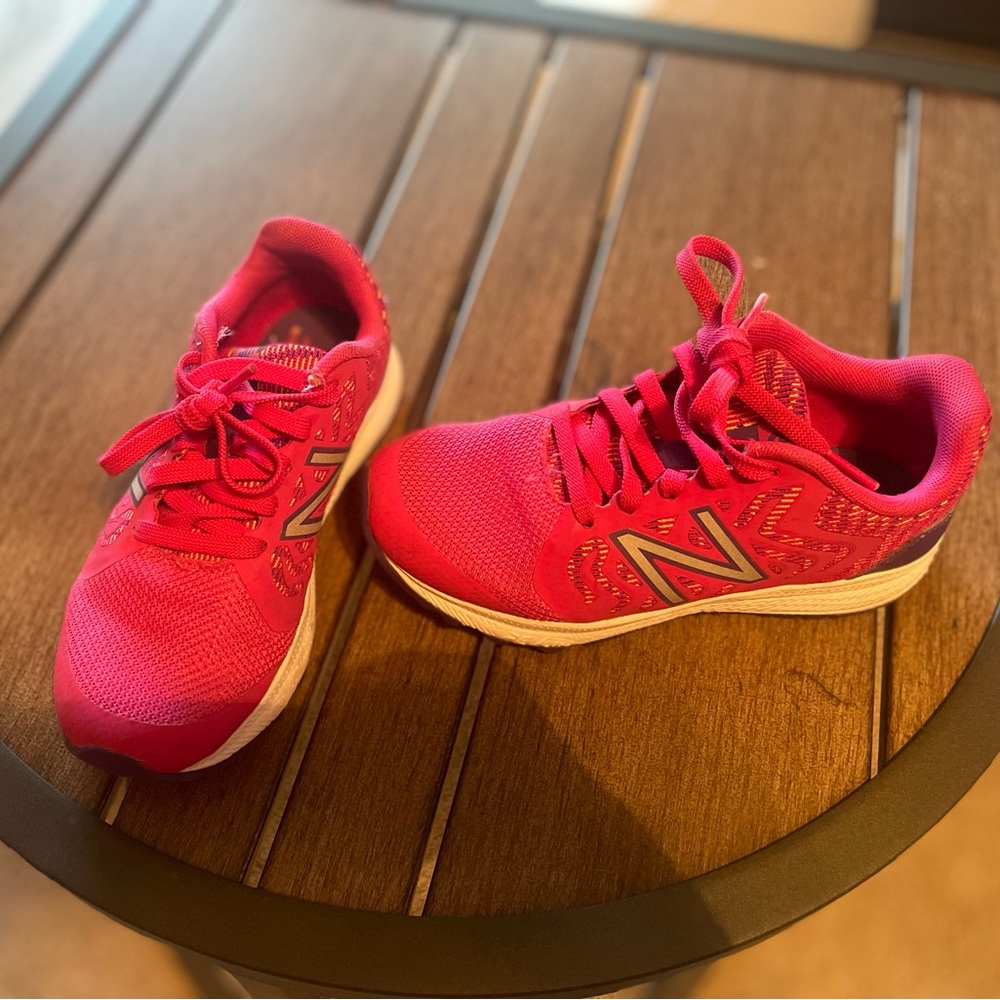 Girl's Pre-owned "New Balance Revlite" Sneakers - sz. 1
